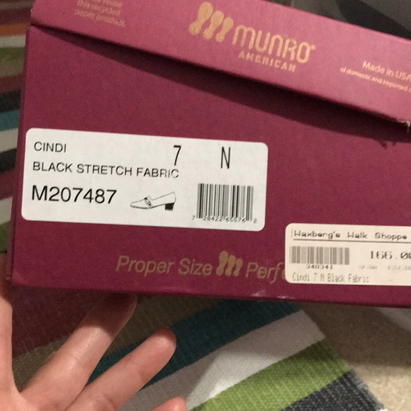 MUNRO black pumps - Picture 8 of 8